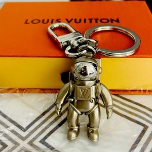 LV spaceman keychain - in pure heavy metal.